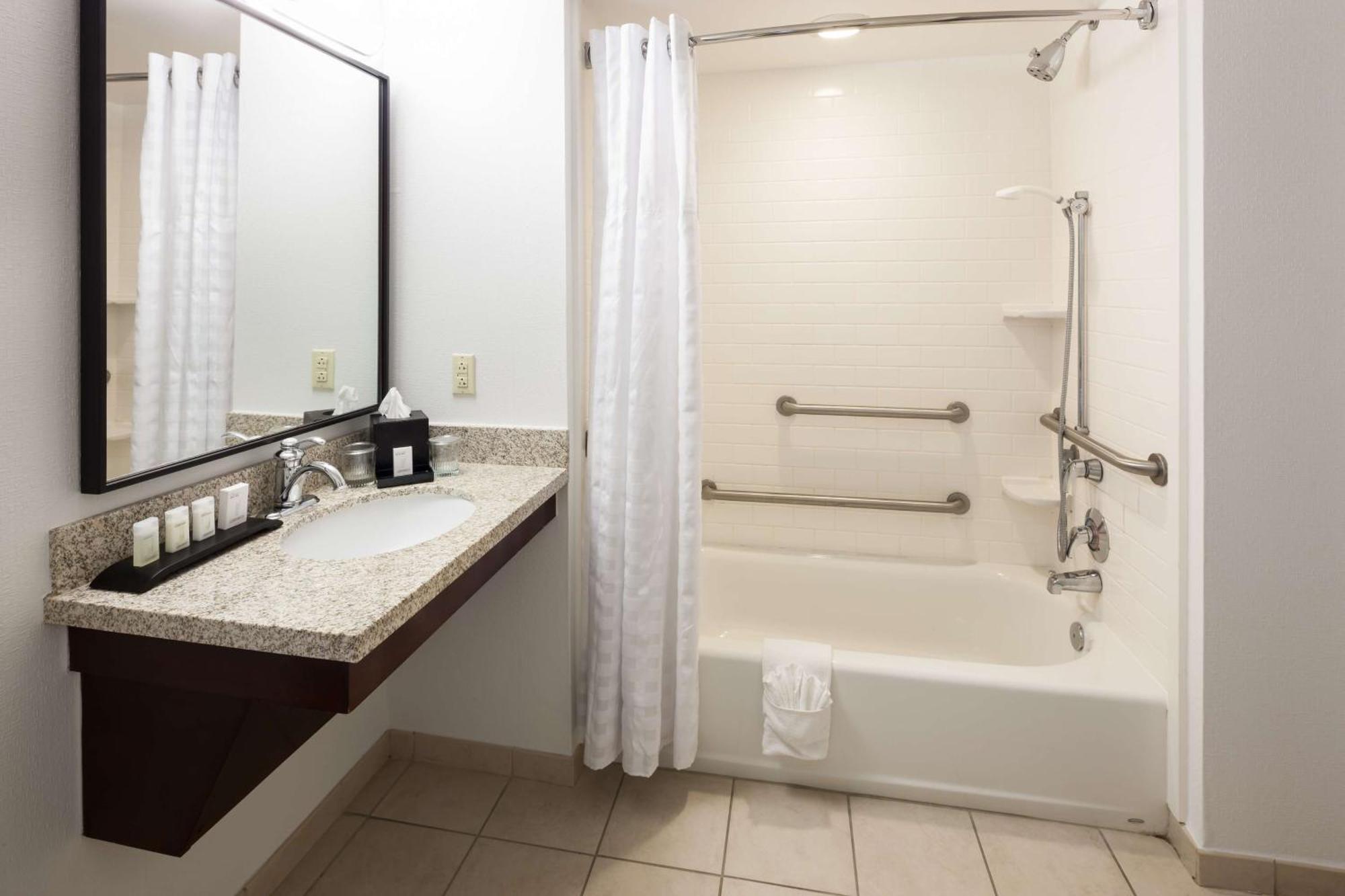 Embassy Suites By Hilton Tampa Brandon Heartland Экстерьер фото