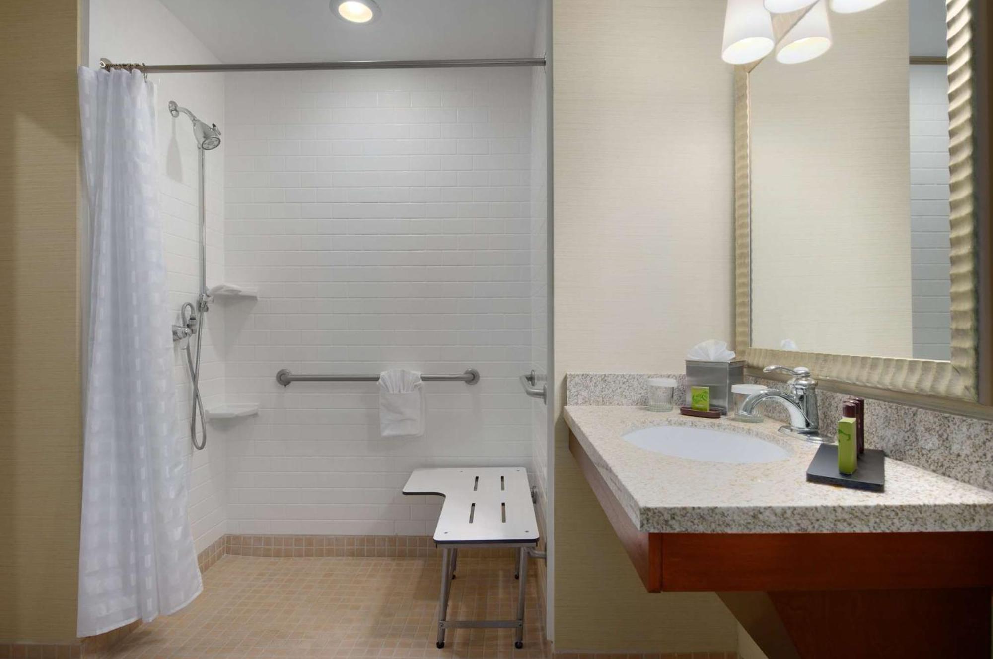 Embassy Suites By Hilton Tampa Brandon Heartland Экстерьер фото