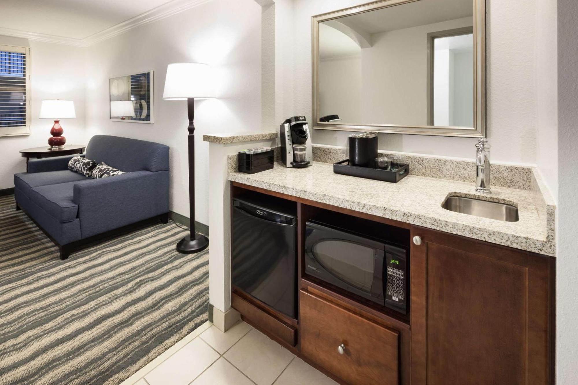 Embassy Suites By Hilton Tampa Brandon Heartland Экстерьер фото