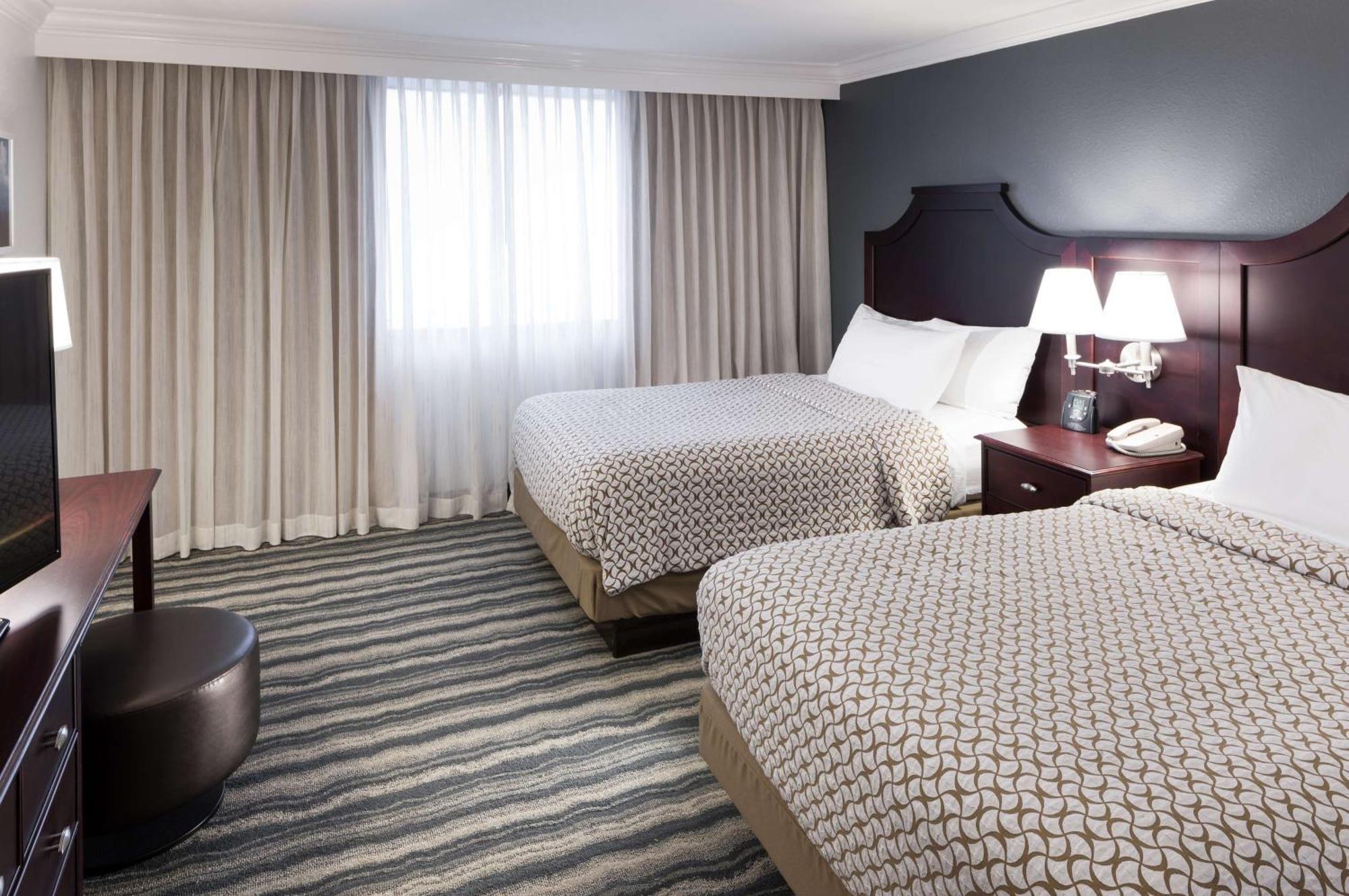 Embassy Suites By Hilton Tampa Brandon Heartland Экстерьер фото