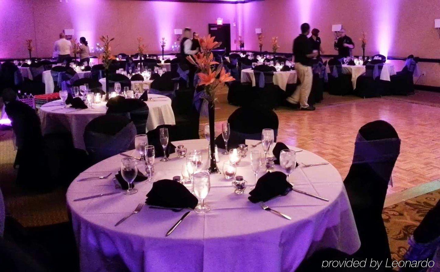 Embassy Suites By Hilton Tampa Brandon Heartland Экстерьер фото