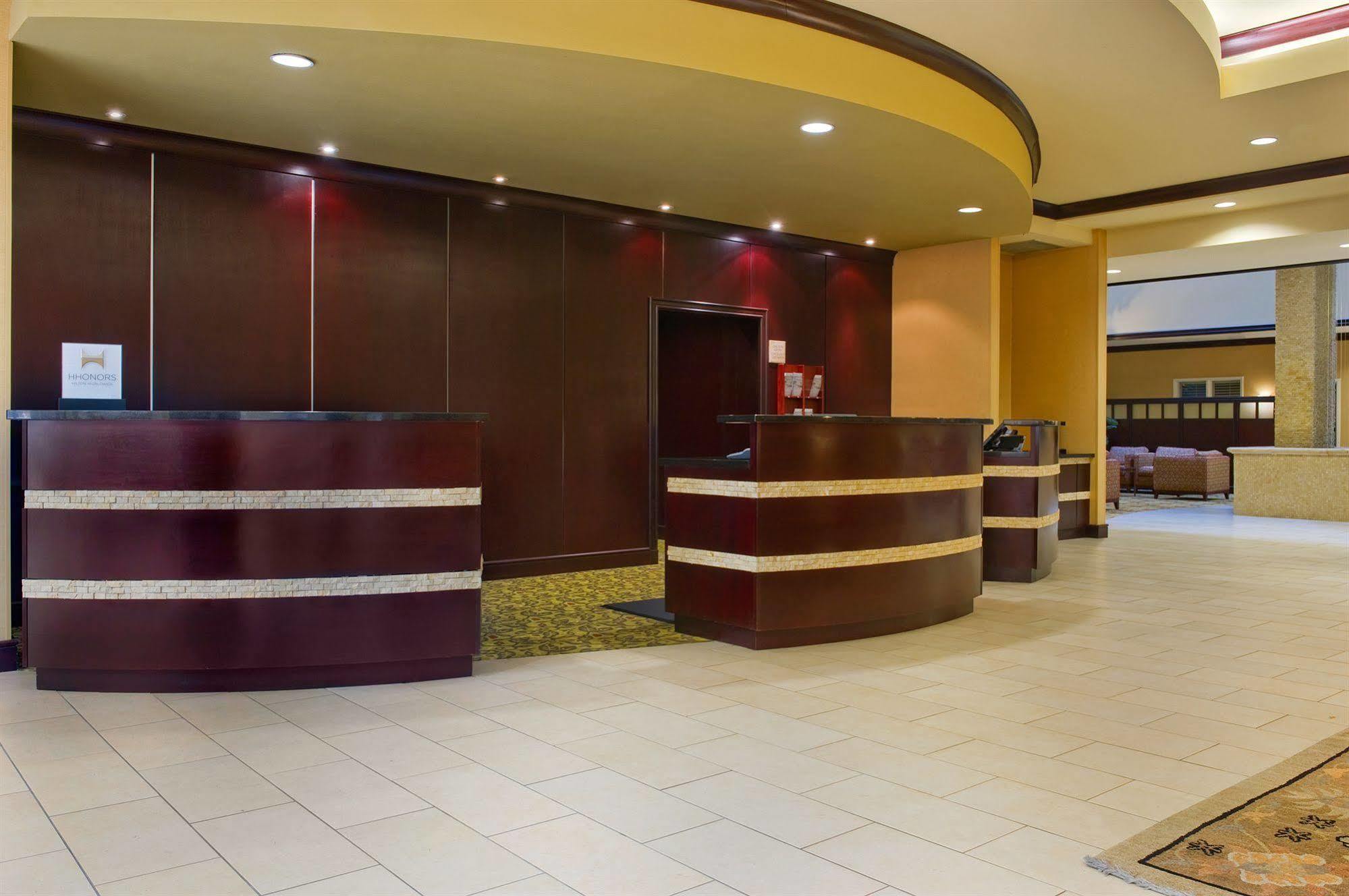 Embassy Suites By Hilton Tampa Brandon Heartland Экстерьер фото